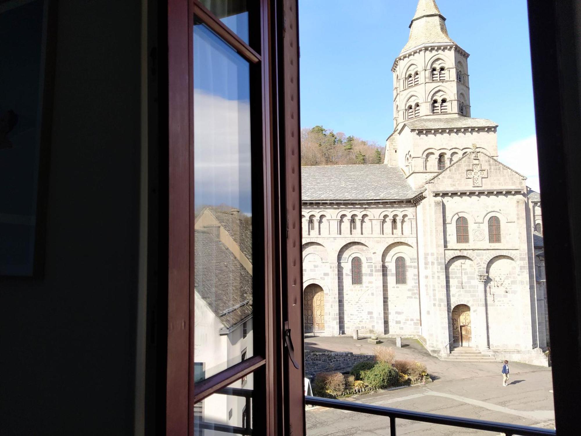 Hotel Restaurant Notre Dame Orcival Exterior photo